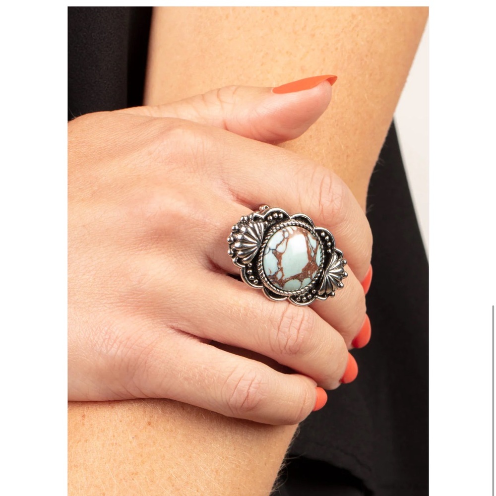 New in packaging blue crackle stone and silver— Paparazzi ring